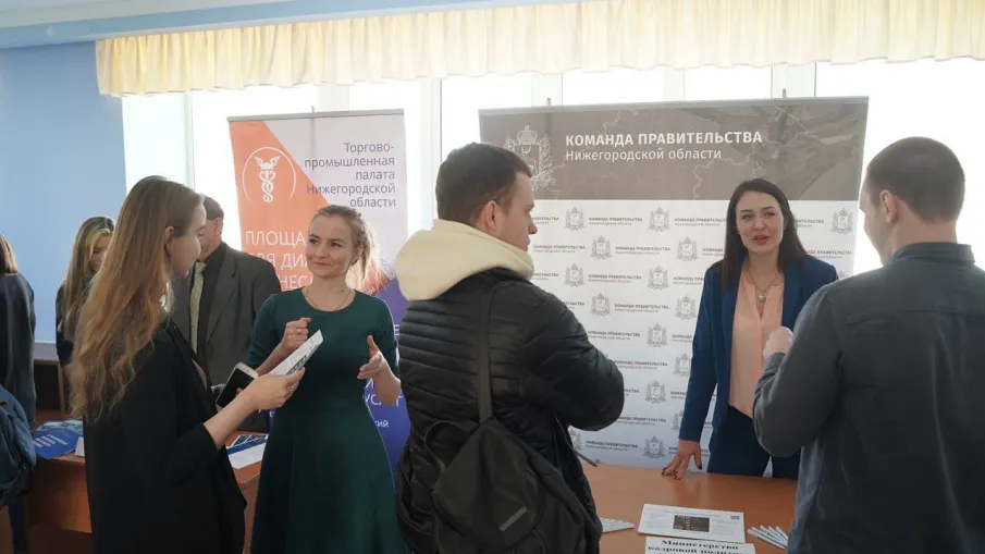 Сотрудники министерства приняли участие в марафоне карьеры в НГЛУ им. Н.И. Добролюбова