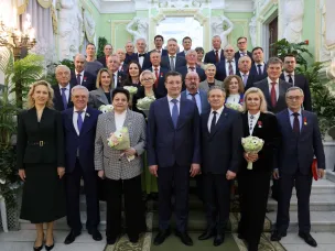 Глеб Никитин вручил государственные награды 33 представителям разных сфер деятельности за особые заслуги перед регионом