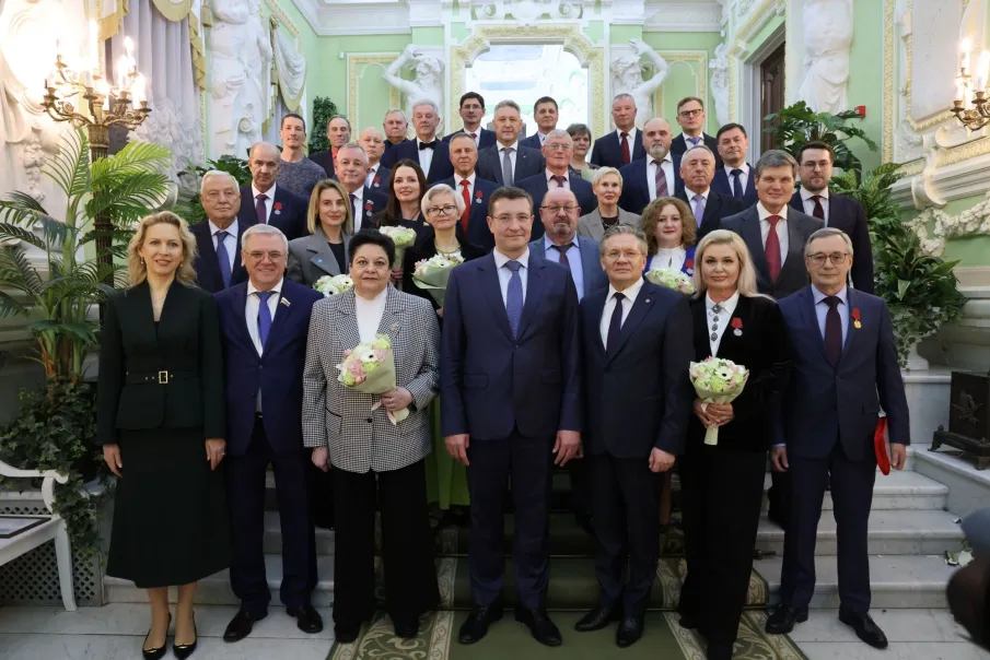 Глеб Никитин вручил государственные награды 33 представителям разных сфер деятельности за особые заслуги перед регионом