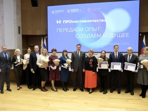 Госслужащих Нижегородской области наградили знаком «Почетный наставник»